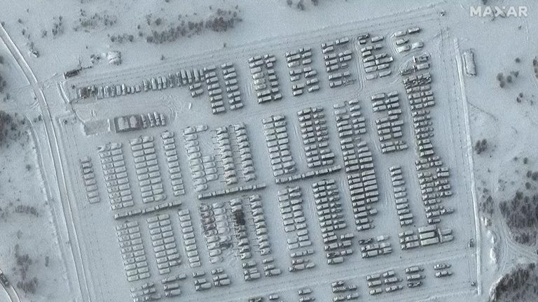 نمای ماهواره ای از تجمع نیروهای روسی در نزدیکی مرز.  عکس: Maxar Technologies