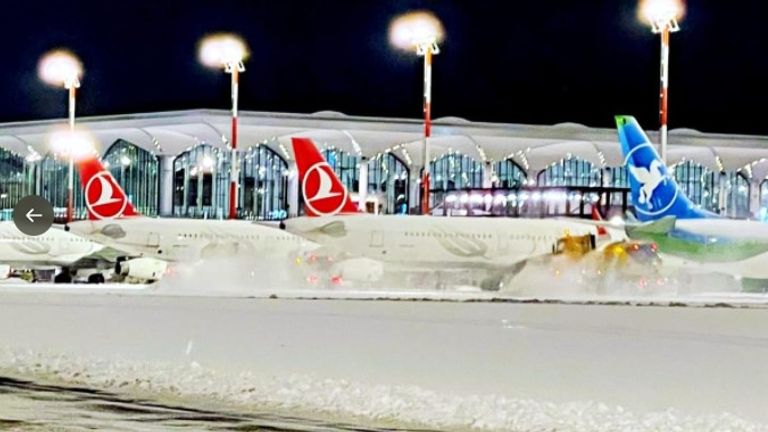 PIC:İGA Istanbul Airport

Picture posted by 
İGA Istanbul Airport at 7:33 AM · Jan 23, 2022
Caption reads - Operation continues uninterruptedly at #IstanbulAirport with 300 personnel, 130 snow removal vehicles and equipment on the air side and 200 personnel, 50 vehicles on the land side 24/7.
