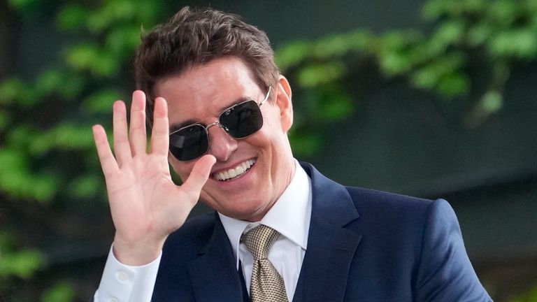 Tom Cruise est photographié lors de la finale du simple dames entre l'Australie Ash Barty et la République tchèque Karolina Pliskova à Wimbledon en 2021. Photo : AP