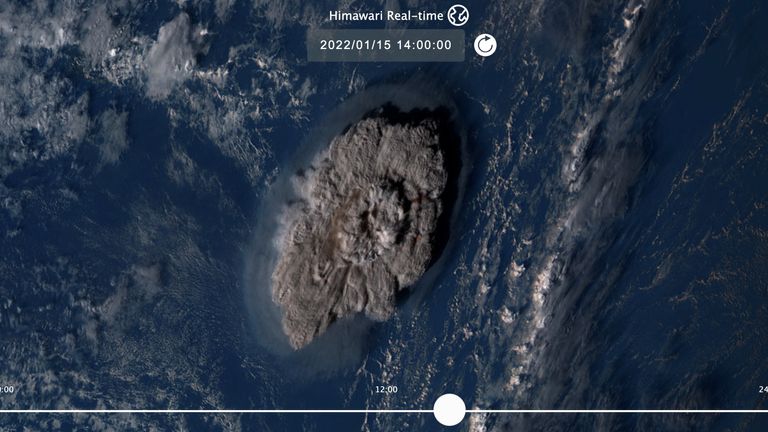 La foto del post mostra un pennacchio che si alza su Tonga quando il vulcano sottomarino Hunga Tonga-Hunga Ha' è eruttato.  apai in questa immagine satellitare presa da Himawari-8