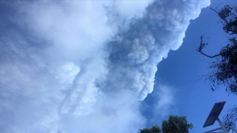 A plume of ash can be seen rising from Hunga-Tonga-Hunga-Ha&#39;apai volcano before a very loud bang is heard, causing panic.