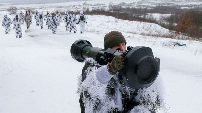 A Ukrainian service member holds a next generation light anti-tank weapon (NLAW), supplied by Britain, during drills at Ukraine&#39;s International Peacekeeping Security Centre near Yavoriv, in the Lviv region, Ukraine, January 28, 2022. REUTERS/Gleb Garanich
