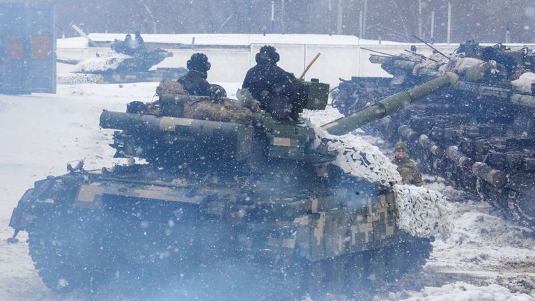 Service members of a mechanized brigade of the Ukrainian Armed Forces drive tanks during military exercises outside Kharkiv, Ukraine January 31, 2022. REUTERS/Vyacheslav Madiyevskyy
