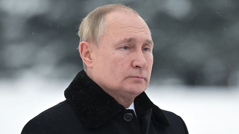 Russian President Vladimir Putin attends a flower-laying ceremony marking the 78th anniversary of lifting of the Leningrad siege during World War Two at the Piskaryovskoye Memorial Cemetery in Saint Petersburg, Russia January 27, 2022. Sputnik/Aleksey Nikolskyi/Kremlin via REUTERS ATTENTION EDITORS - THIS IMAGE WAS PROVIDED BY A THIRD PARTY.