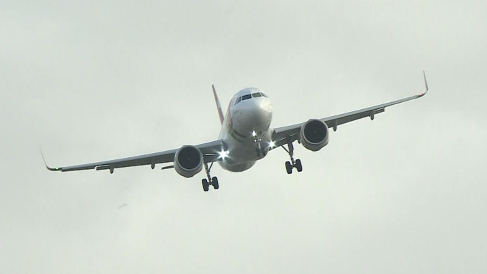 Storm Eunice Planes forced to abort landing at Heathrow Airport UK