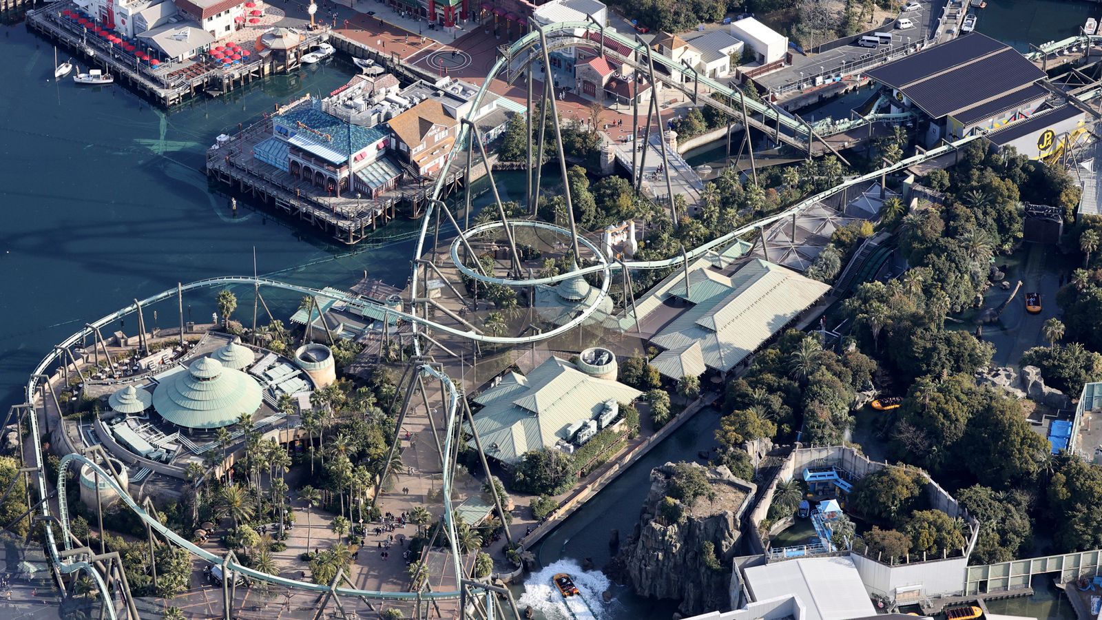 Japan Passengers on Universal Studios' Flying Dinosaur rollercoaster