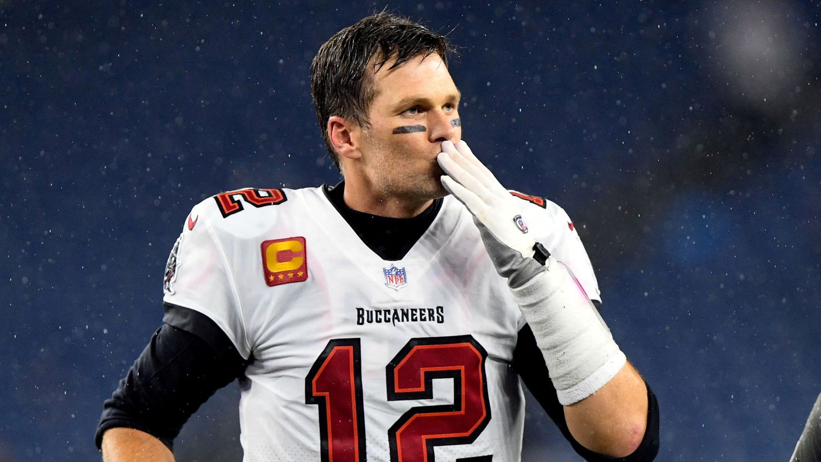 La légende de la NFL, Tom Brady, revient sur sa retraite et confirme