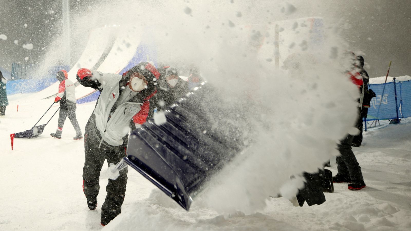 2022 Beijing Olympics: Artificial snow is nothing like real snowflakes - Vox