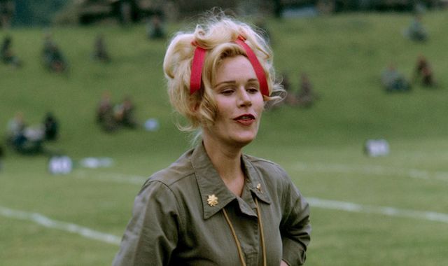 Sally Kellerman: Actress who played Margaret 'Hot Lips' Houlihan in 1970s film M*A*S*H* dies aged 84 - Vimarsana News