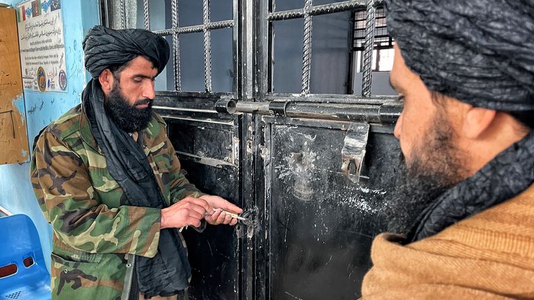 Taliban guards open the doors to Herat&#39;s main prison.






