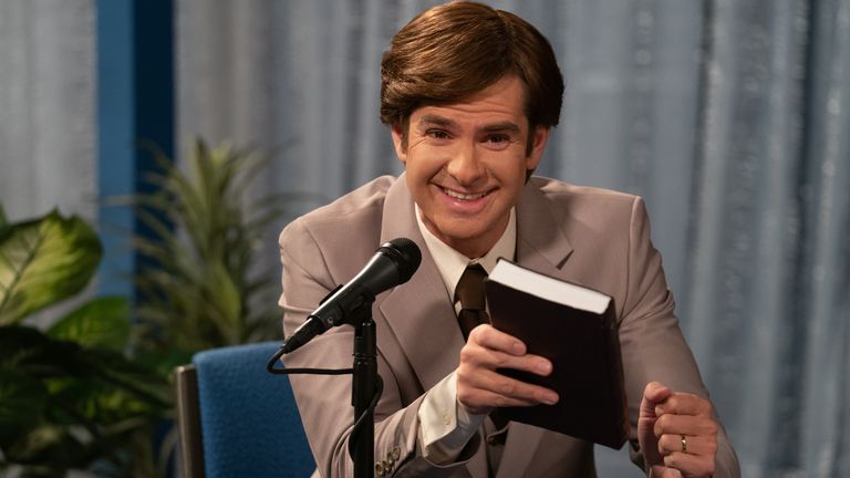 Andrew Garfield as Jim Bakker in The Eyes Of Tammy Faye. Pic: Searchlight Pictures/ 20th Century Studios