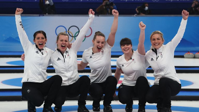 2022 Beijing Olympics - Curling - Women&#39;s Gold Medal Game - Japan v Britain - National Aquatics Center, Beijing, China - February 20, 2022 Skip Eve Muirhead of Britain, Vice Vicky Wright of Britain, Jennifer Dodds of Britain, Hailey Duff of Britain and Mili Smith of Britain celebrate after winning the game. REUTERS/Evelyn Hockstein
