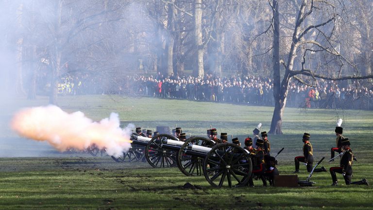 Members of the King?s Troop, Royal Horse Artillery perform a Royal Gun Salute in Green Park to mark the 70th anniversary of Britain?s Queen Elizabeth ascending the throne, in London, Britain February 7, 2022. REUTERS/Henry Nicholls