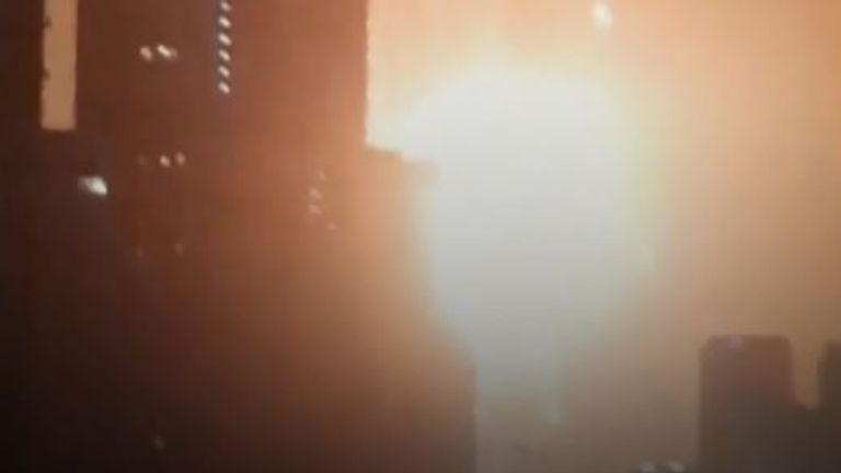 Une grande explosion est vue au-dessus de Kiev 