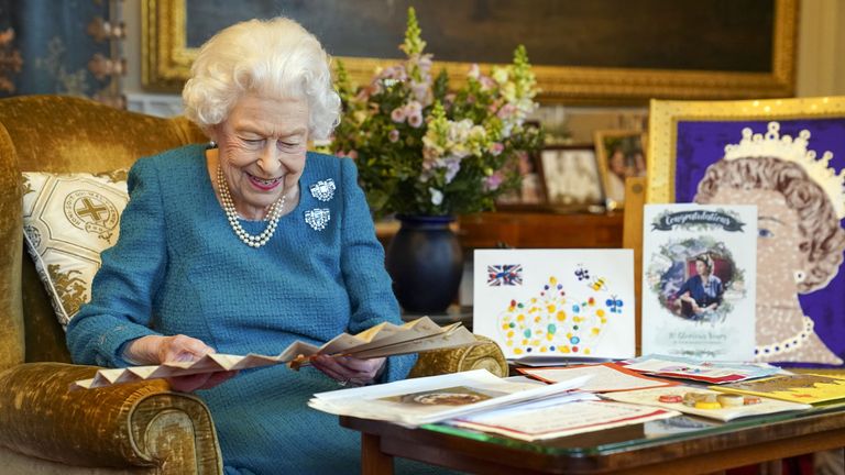 Queen Elizabeth II looking at the fan