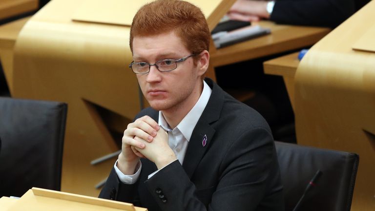 El MSP del Partido Escocés Ross Greer ha dicho que el partido no quiere tener nada que ver con este 'regalo corporativo'