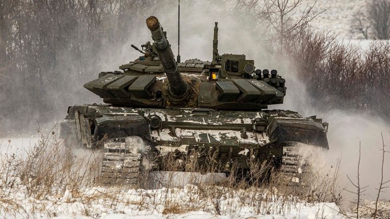 In this photo provided by the Russian Defense Ministry Press Service on Monday, Feb. 14, 2022, A Russian tank rolls on the field during a military drills in Leningrad region, Russia. (Russian Defense Ministry Press Service via AP)
PIC:AP