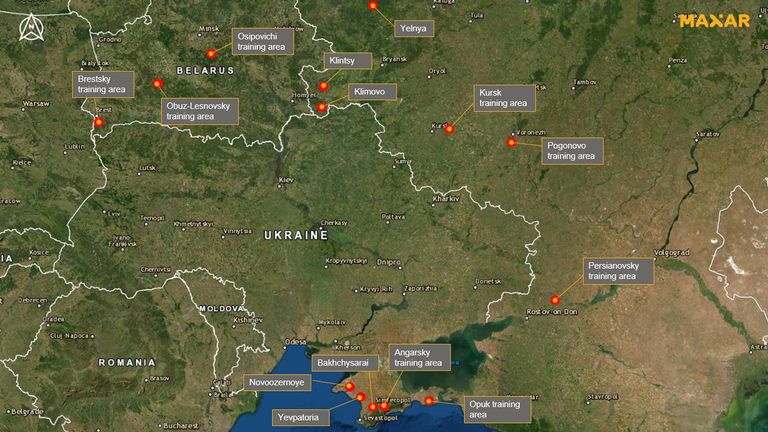 На этой карте, предоставленной Maxar, показано расположение баз, где на спутниковых снимках запечатлено наращивание российских войск.  Фото: спутниковый снимок © Maxar Technologies, 2022.