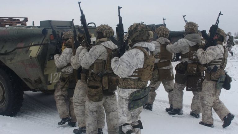 Ukrainian service members of the Air Assault Forces attend military drills in Lviv region, Ukraine, in this handout picture released February 1, 2022. Press service of the Ukrainian Air Assault Forces/Handout via REUTERS ATTENTION EDITORS - THIS IMAGE HAS BEEN SUPPLIED BY A THIRD PARTY.
