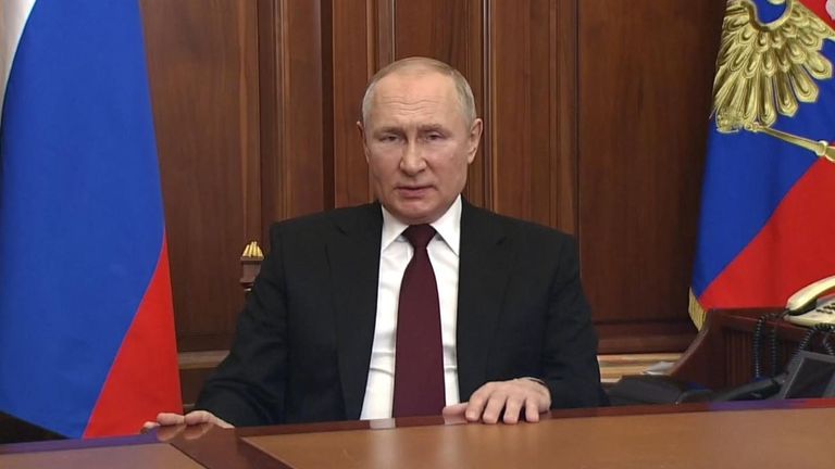 Vladimir Putin faz um discurso televisionado à nação