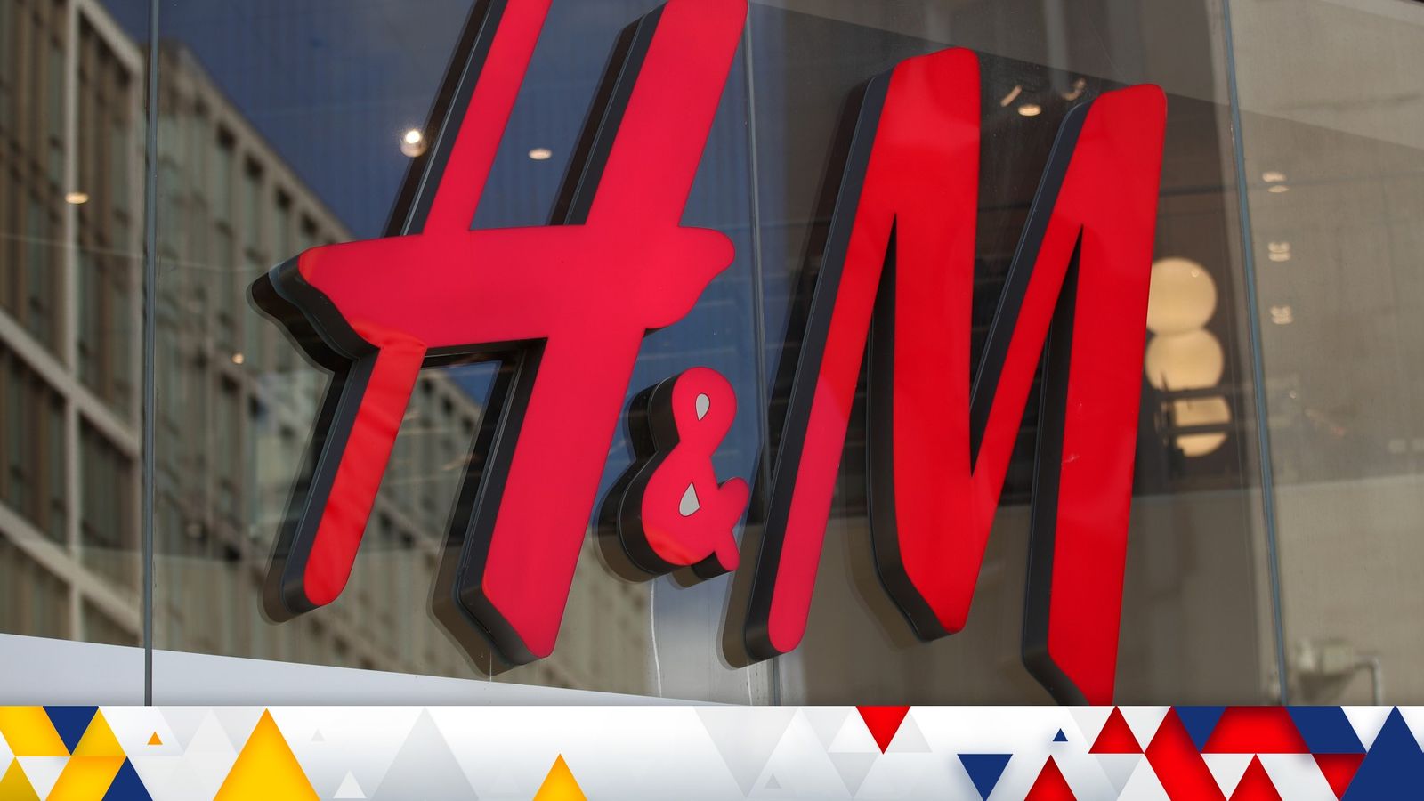 H&M to sell off stock before leaving Russia - BBC News