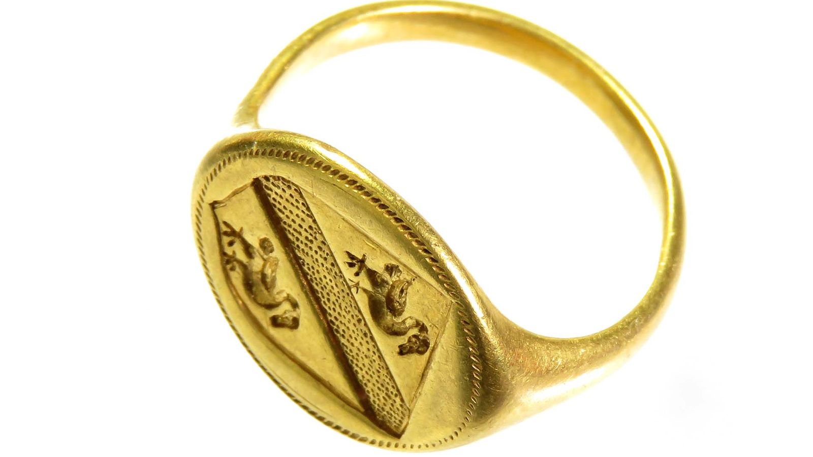 Gold signet ring linked to Sheriff of Nottingham worth estimated £8,000 ...