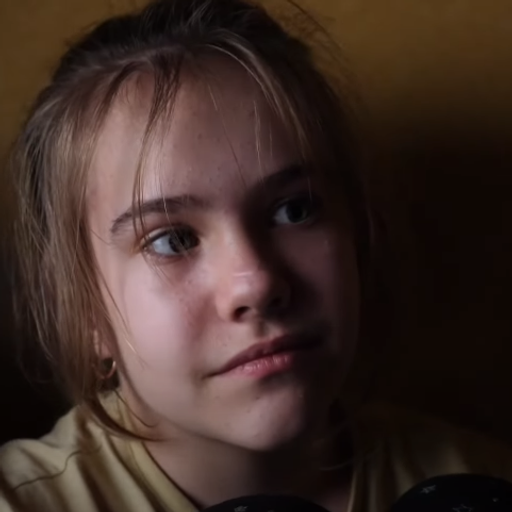 'I want it all to be over': Young girl's heartache as thousands flee Putin's war