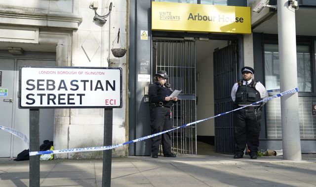 Clerkenwell: Student flats cordoned off as police launch murder investigation over death of 19-year-old woman in central London - Vimarsana News