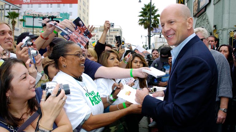 Bruce Willis mingles with fans after he received a star on the Hollywood Walk of Fame in Los Angeles October 16, 2006. REUTERS/Chris Pizzello (UNITED STATES)