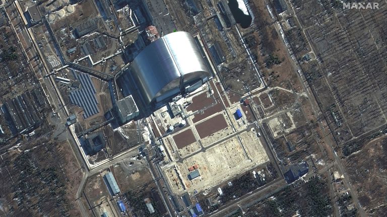衛星画像は、2022年3月10日、ロシアがウクライナに侵攻する中、チェルノブイリの石棺の拡大図を示しています。写真：Maxar Technologies