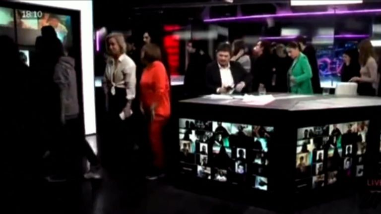 The entire staff of the Russian news channel Dozd walked off the set after the Russian government banned it from broadcasting.