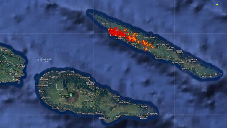 La carte satellite montre l'activité sismique sur l'île de Sao Jorge après les tremblements de terre