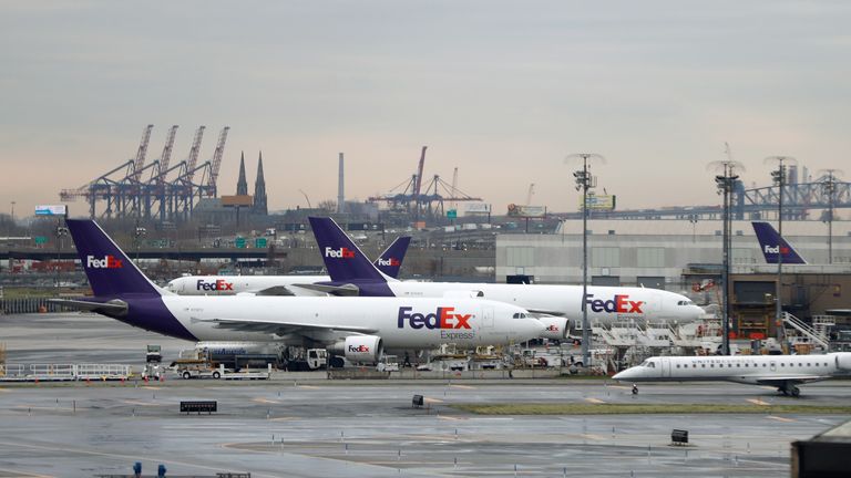 FedEx exploite un réseau de 70 avions, 25 000 camionnettes et 6 500 camions dans toute l'Europe.  Photo : AP