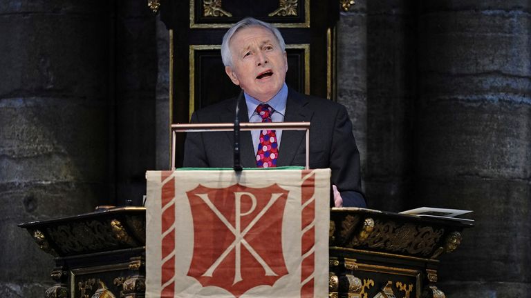 Jonathan Dimbleby gives a speechmaking  during the Service of Thanksgiving for Forces&#39; sweetheart Dame Vera Lynn astatine  Westminster Abbey, London March 21, 2022. Yui Mok/Pool via REUTERS

