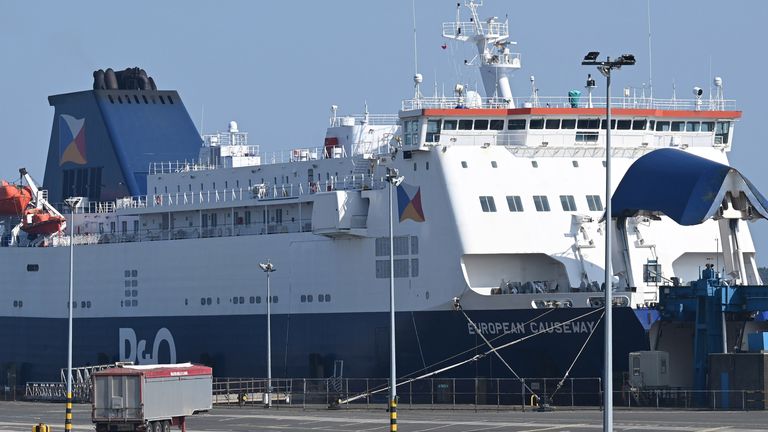 La chaussée européenne a été détenue par les autorités du port de Larne pour être 