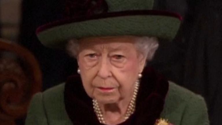 Queen appears tearful at prince Philip&#39;s memorial service