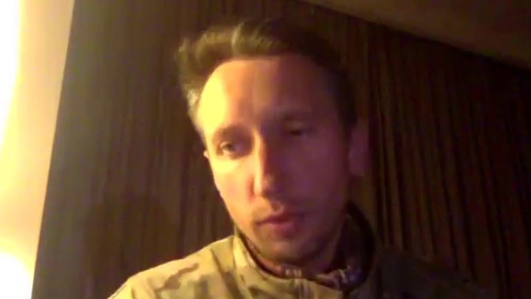 Ukrainian tennis player Sergiy Stakhovsky says he helped his family cross the border to saftey before returning to Ukraine to fight.
