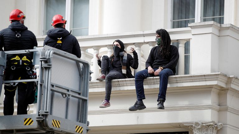 Police officers speak to squatters who are occupying a mansion reportedly belonging to Russian billionaire Oleg Deripaska, who was placed on Britain&#39;s sanctions list last week, in Belgravia, London, Britain, March 14, 2022. REUTERS/Peter Nicholls 