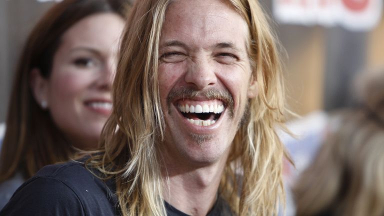 Musician Taylor Hawkins of the Foo Fighters arrives at the VH1 Rock Honors “The Who” on Saturday July 12, 2008 in Los Angeles. (AP Photo/Matt Sayles)
