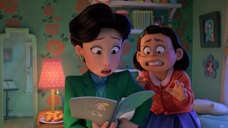 Turning Red features Rosalie Chiang as the voice of Mei Lee and Sandra Oh as the voice of Ming. Pic: Disney/Pixar