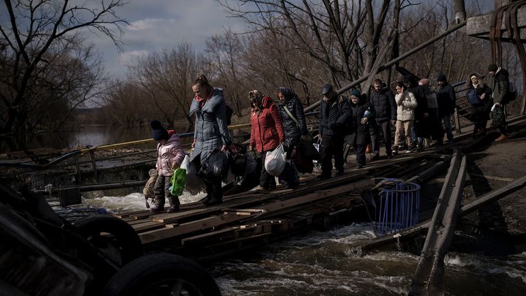 Ukrainians cross an improvised path under a destroyed bridge while fleeing Irpin, on the outskirts of Kyiv, Ukraine, Wednesday, March 9, 2022. (AP Photo/Felipe Dana)
PIC:AP