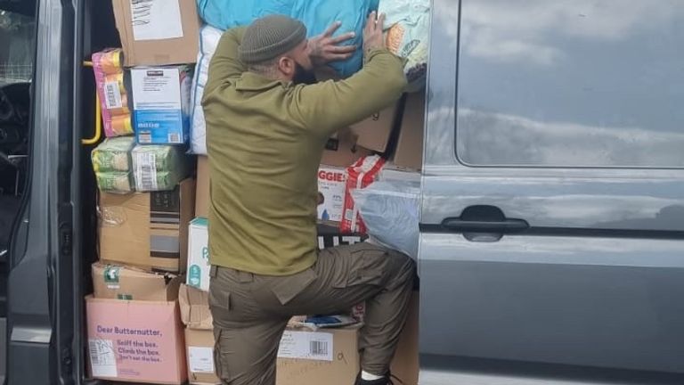 Leon Dawson, who volunteered to fight in Ukraine, has taken a van filled with aid to the border