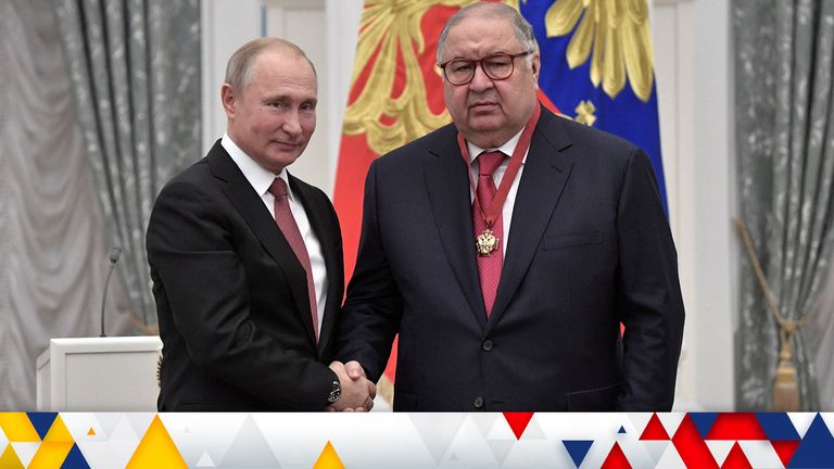 FILE PHOTO: Russian President Vladimir Putin (L) shakes hands with Russian businessman and founder of USM Holdings Alisher Usmanov during an awarding ceremony at the Kremlin in Moscow, Russia November 27, 2018. Sputnik/Alexei Nikolsky/Kremlin via REUTERS ATTENTION EDITORS - THIS IMAGE WAS PROVIDED BY A THIRD PARTY./File Photo
