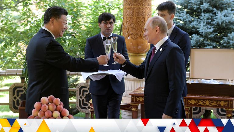 Russian President Vladimir Putin (R) toasts with Chinese President Xi Jinping while congratulating him on his birthday before the Conference on Interaction and Confidence-Building Measures in Asia (CICA) in Dushanbe, Tajikistan June 15, 2019. Sputnik/Alexei Druzhinin/Kremlin via REUTERS  ATTENTION EDITORS - THIS IMAGE WAS PROVIDED BY A THIRD PARTY.