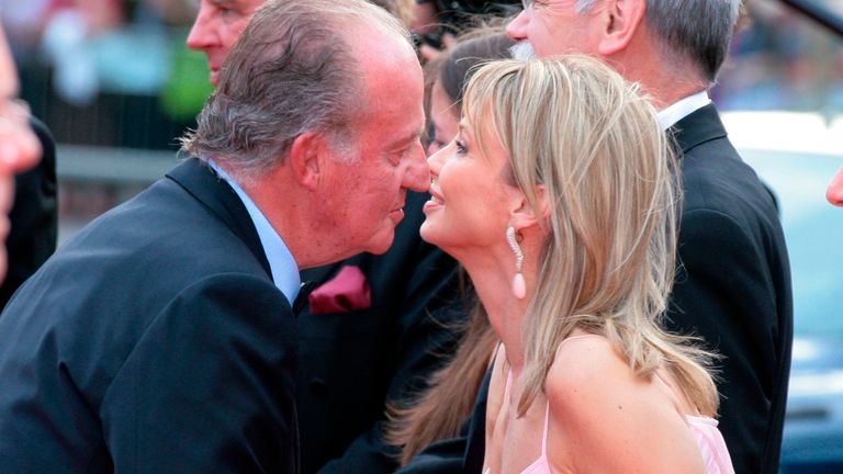 King Juan Carlos and Corinna zu Sayn-Wittgenstein. Laureus Award 2006, Barcelona | usage worldwide Photo by: SCHROEWIG/Maelsa/picture-alliance/dpa/AP Images
PIC:AP


