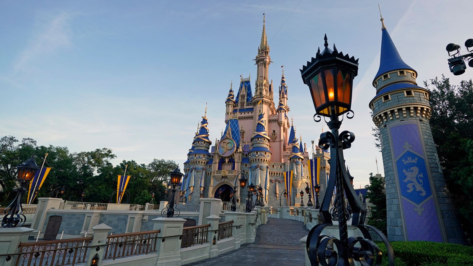 Der Senat von Florida verabschiedet ein Gesetz, das Disney den Status einer Sonderautonomie entziehen würde |  US-Nachrichten