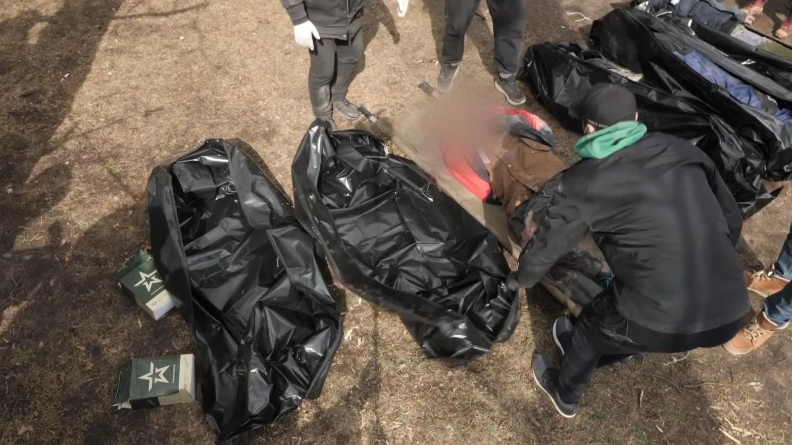 حرب أوكرانيا: مقابر جماعية ، أدلة على التعذيب وجثث في أساسات – بوتشا تركتها القوات الروسية |  اخبار العالم