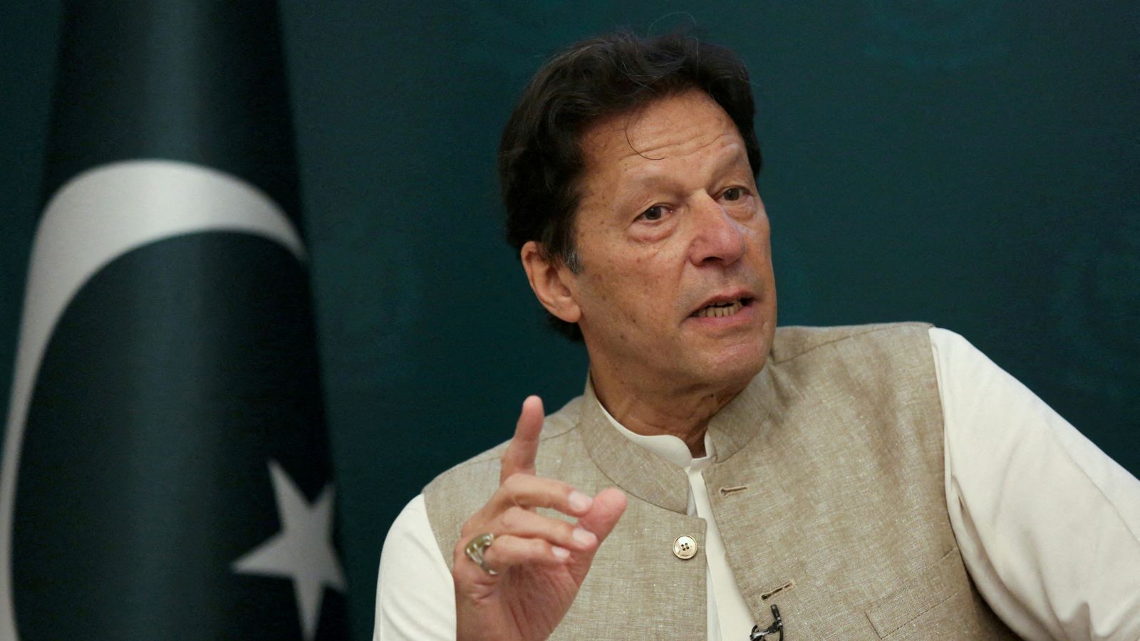 Imran Khan: Pakistani PM fell after losing faith in vote