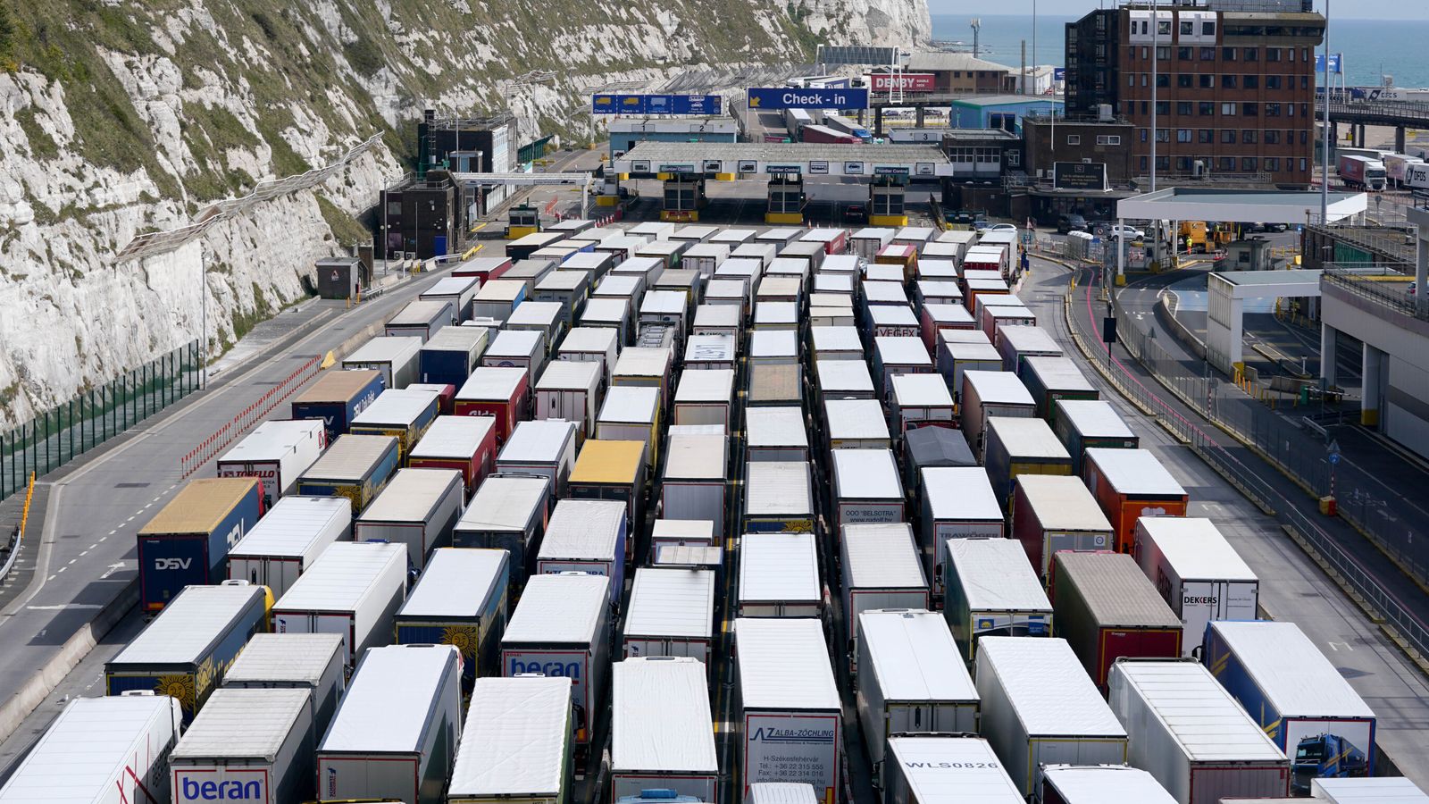 P&O Ferries' hopes of Dover crossings from Good Friday in doubt