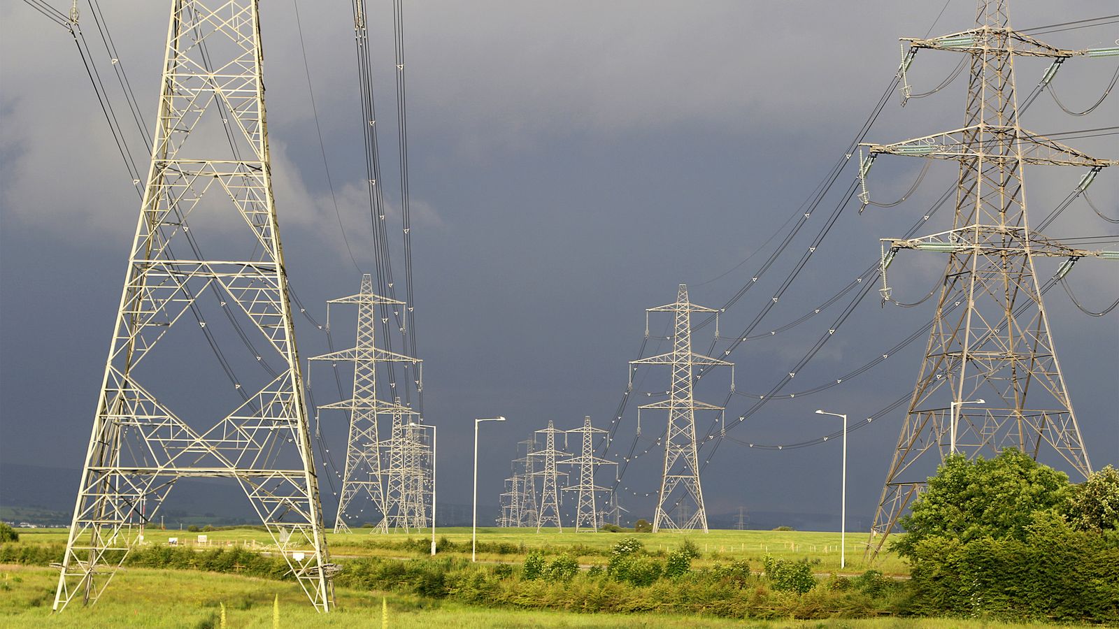 Energy crisis: Plan for three-hour power blackouts to prioritise heating in event of gas shortages - as EU agrees to cut electricity use